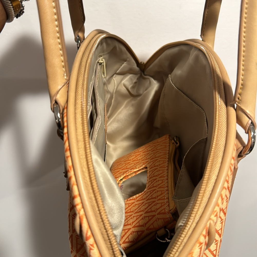 HANDBAG - Picture 8 of 9